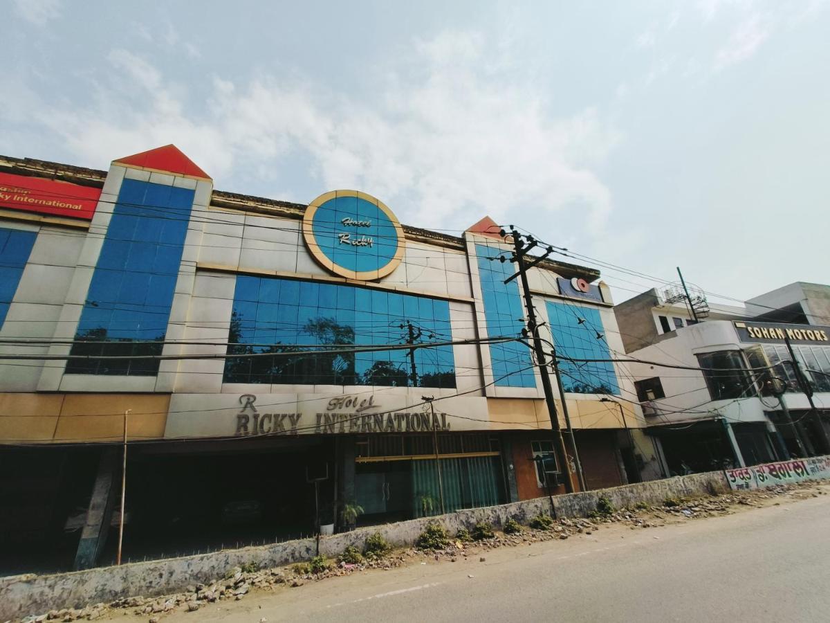 Hotel Ricky International أمريتسار المظهر الخارجي الصورة